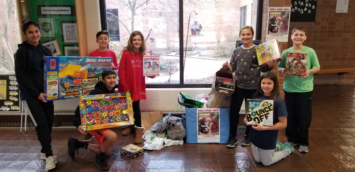 FoxMillESAAP's tweet photo. Toys for Tots will be delivered to the firehouse today. Thank you so much to all the families who donated! What an amazingly generous community we have! @FoxMillES #ourfcps https://t.co/3czgqg8MwM