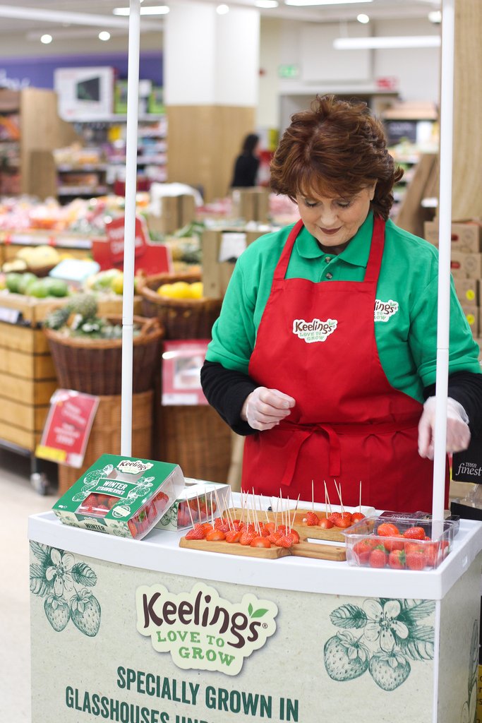 STAFFUPie's tweet photo. Breda sampling some of @keelingsfruits delicious new Winter Strawberries in Dundrum this week 🍓😍 #winterstrawberries #keelings @backupmktg https://t.co/aT2ORn68xq