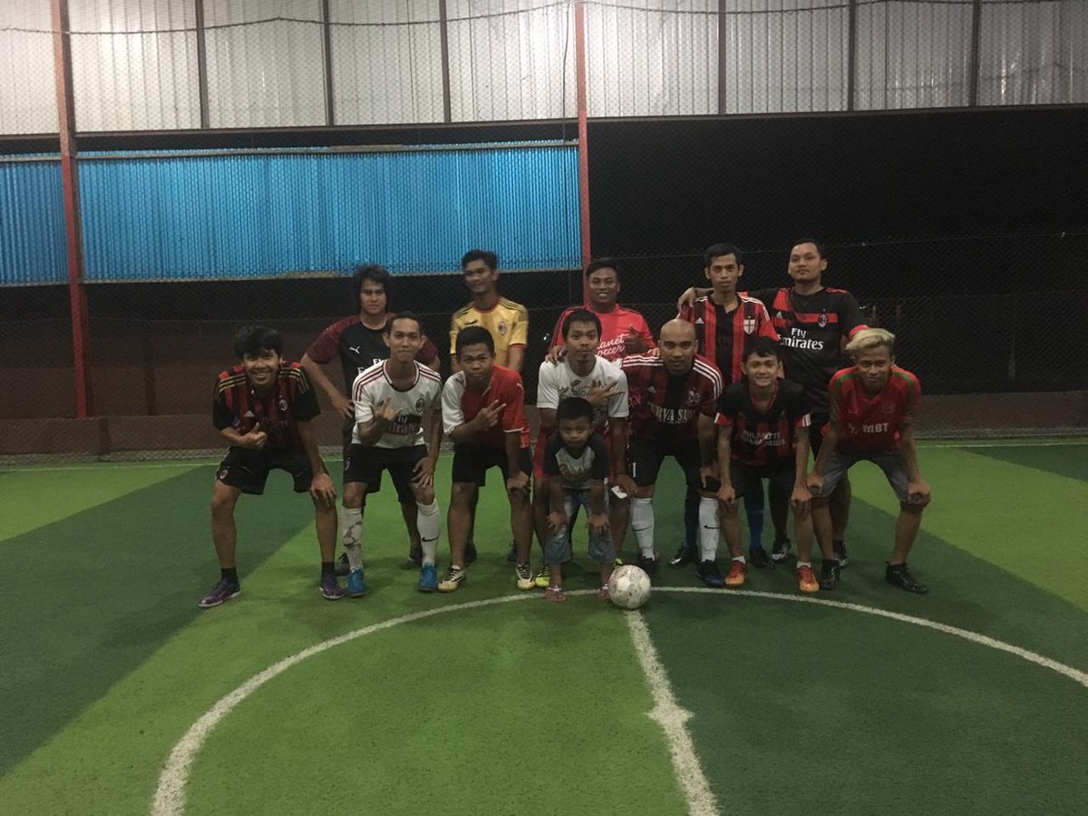 Terima kasih yang sudah hadir dalam Fun Futsal semalam, walau tidak terlalu banyak yang hadir, yang penting kebersamaan kita

#ForzaMilan 
<a href="/MI_SezSamarinda/">Milanisti Samarinda</a> <a href="/MilanistiOrId/">Milanisti Indonesia</a>