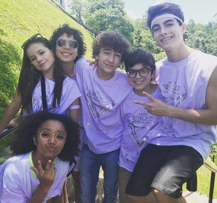 DANCERSOARES's tweet photo. Um squad desses bicho! 
Só amo ❤️❤️❤️ https://t.co/v8JT4I5QtF
