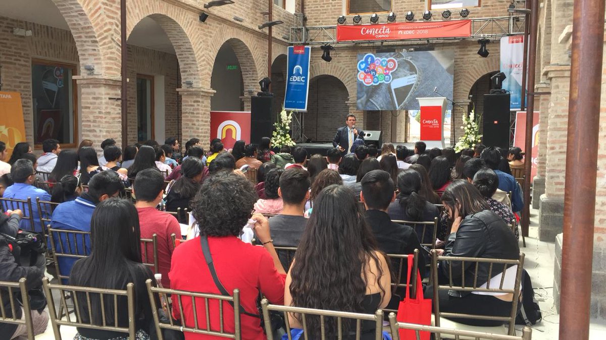 EDEC_EP's tweet photo. #CuencaConecta: Nos acompaña la @udecuenca en la Charla Magistral de Gonzalo Dávalos: #Empoderamiento y #comunicación.
Desde las 15:00 tendremos: ponencias de #RedesSociales, #GestiónArtesanal y #Agroecología.
Luego, a las 17:30, una espectacular Noche Cuencana🤩. (¿Dónde?)👇 https://t.co/eci7lTXmqG