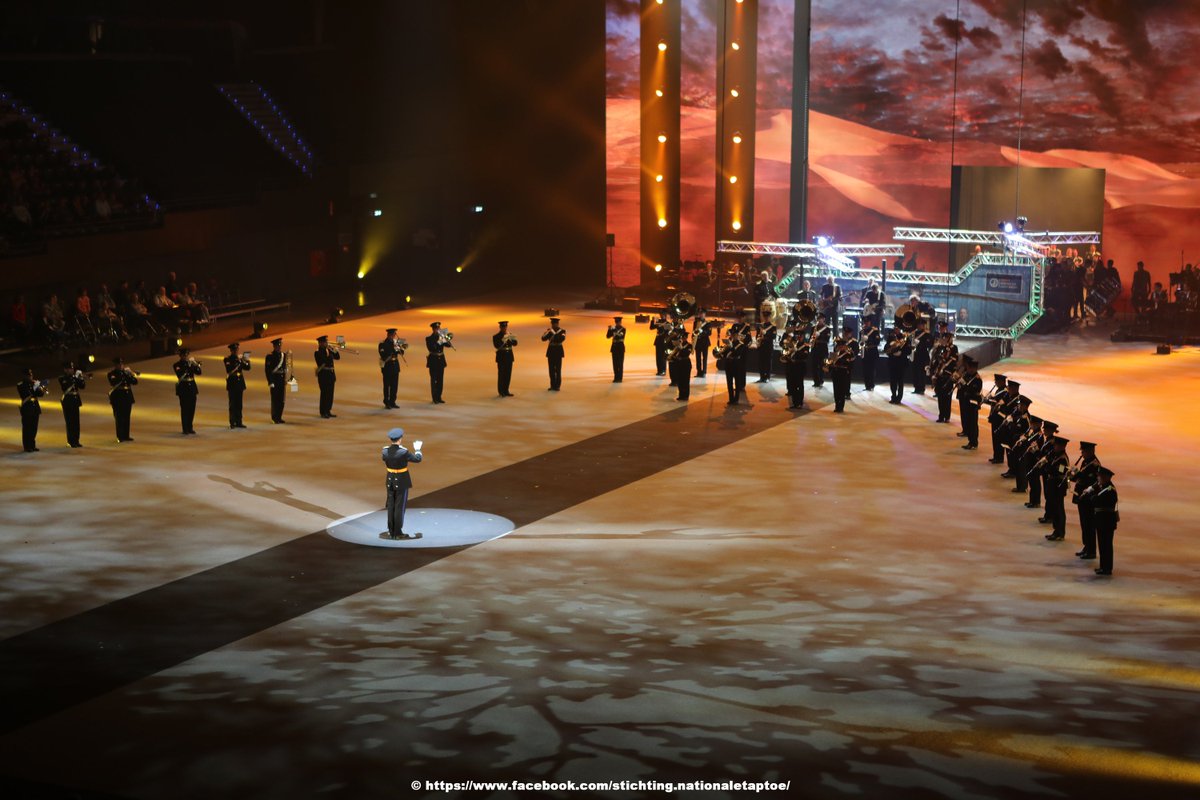 Foto gemaakt tijdens de Nationale Taptoe 2018 met op foto het Orkest van de Koninklijke Luchtmacht
Kaarten voor de Nationale Taptoe 2019 kunnen worden besteld via de site van de Nationale Taptoe. nationaletaptoe.nl