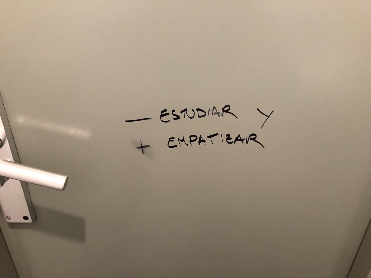 JonanDeRente's tweet photo. -ESTUDIAR Y + EMPATIZAR

A veces uno aprende las lecciones  más importantes en su formación como médico a través de otro compañero que estuvo inspirado en el baño.

No tenemos que olvidar que ante todo, tratamos con personas.

Visto en la @upvehu https://t.co/tXA5QqStuf