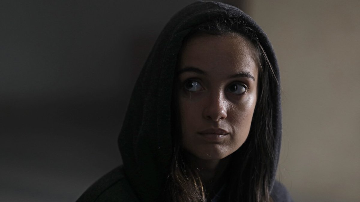 telemadrid's tweet photo. ¿Sin serie para el finde? Tenemos para ti el mejor thriller de 2018, @LaVictimaN8 
Ocho capitulazos, completos y gratis en la web!!
👉https://t.co/UXDDOaCJZU
Y cuando llegues al final, bola extra con el especial "Diseccionando la serie" 🔎https://t.co/niwrRBqbFo https://t.co/GXoQyA6fY9