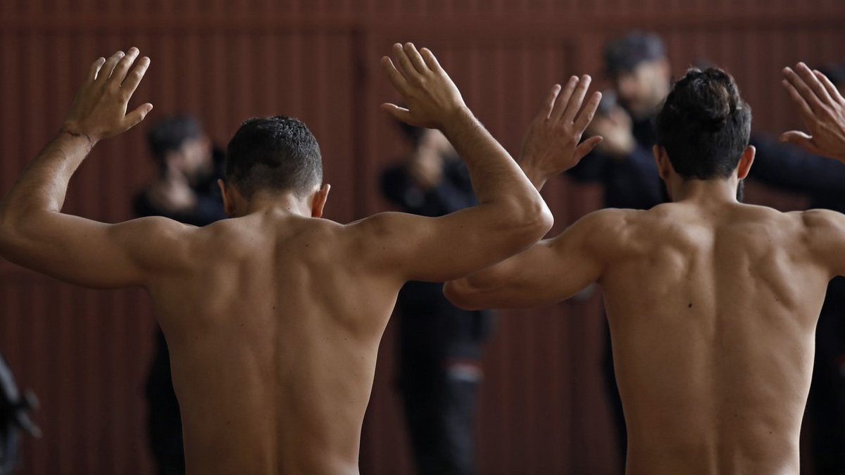 telemadrid's tweet photo. ¿Sin serie para el finde? Tenemos para ti el mejor thriller de 2018, @LaVictimaN8 
Ocho capitulazos, completos y gratis en la web!!
👉https://t.co/UXDDOaCJZU
Y cuando llegues al final, bola extra con el especial "Diseccionando la serie" 🔎https://t.co/niwrRBqbFo https://t.co/GXoQyA6fY9