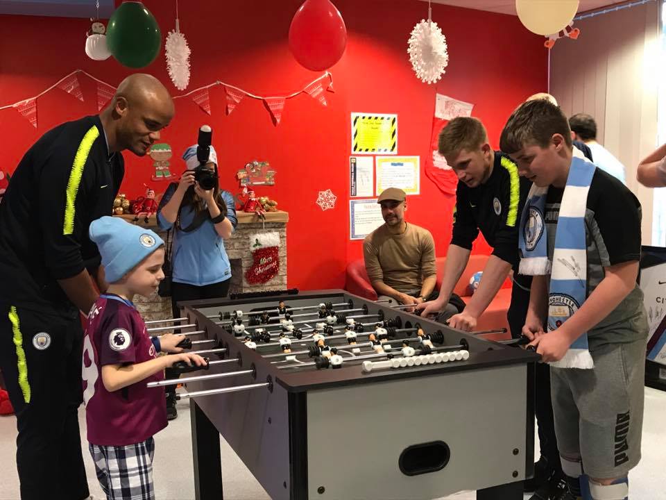 ChaddyCP_Pan's tweet photo. @ChaddyCP_Pan @ChaddyPark @citctweets Player Sam is recovering in @RMCHcharity and yesterday got a surprise visit from the #champions #centurions @ManCity 
Wow oh wow Amazing :-)
@KarenFinnerty3 @stuartfinnerty https://t.co/ClhmQVP2j4