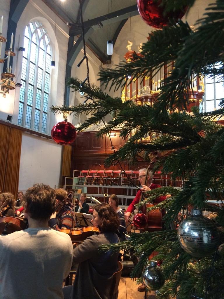 NBOrkest's tweet photo. Repeteren naast de kerstboom in Hoorn. Zondag een uitverkocht concert! #bach #rutter #mozart #oosterkerk #hoorn #100jaarjubileum #solideogloria https://t.co/cp428qpoDX