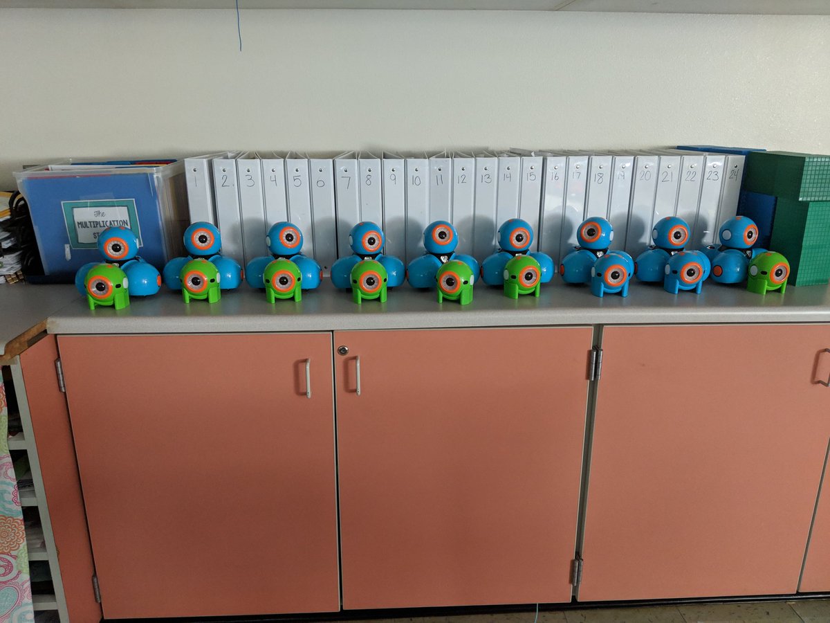 DEESStearns's tweet photo. We're ready to teach our first grade buddies to code! @DoubleEagleES #dotanddash #thirdgradecoders #robotsrule https://t.co/Msju9YmJPl