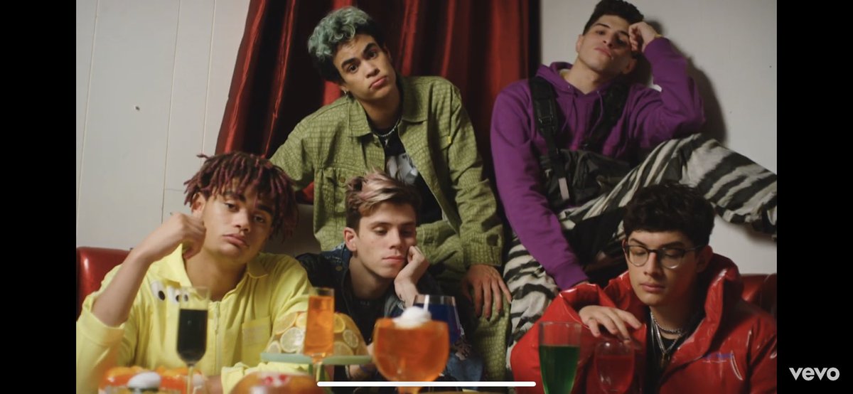 shetelepathy's tweet photo. I luv that they put the choreography in the video...it was so good #streamjello #jelloisoutonvevo https://t.co/sDirzSqYyk
