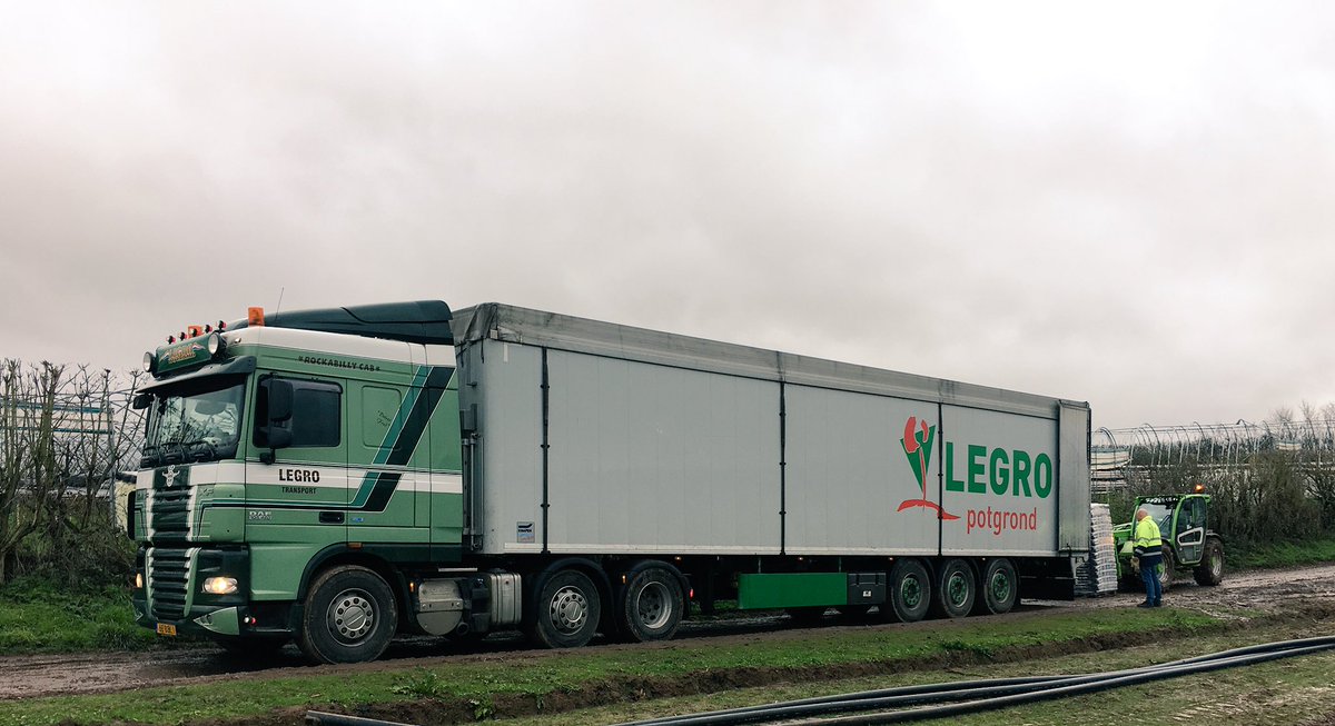 Great service <a href="/Legro_Potgrond/">Legro</a> delivery straight to the field for <a href="/AntSnell/">Anthony Snell</a> We were really impressed by the walking floor too.