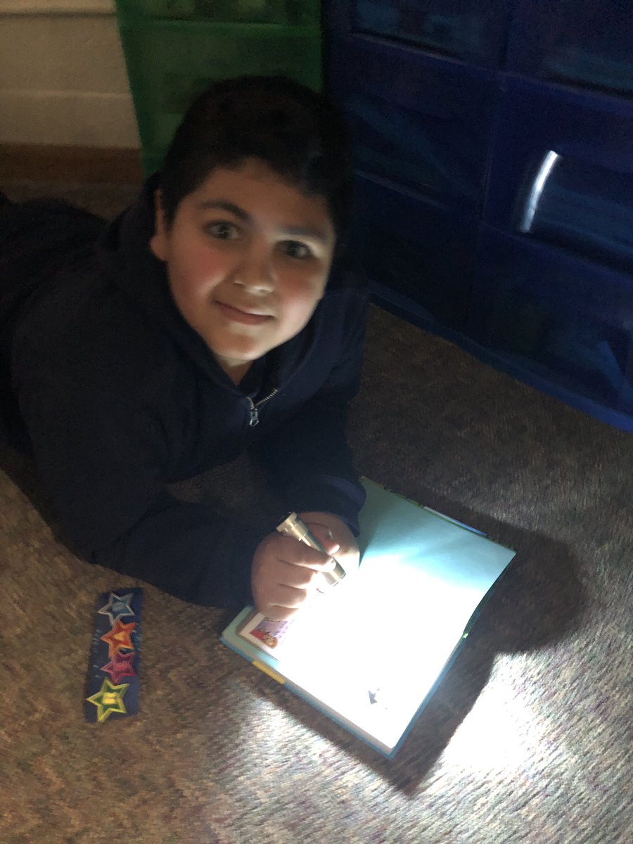 VHarkey3's tweet photo. Students excited about reading #FridayMotivation  #flashlightFriday @EVEagles #BeMoreAwesome https://t.co/FhnN7lV6wo