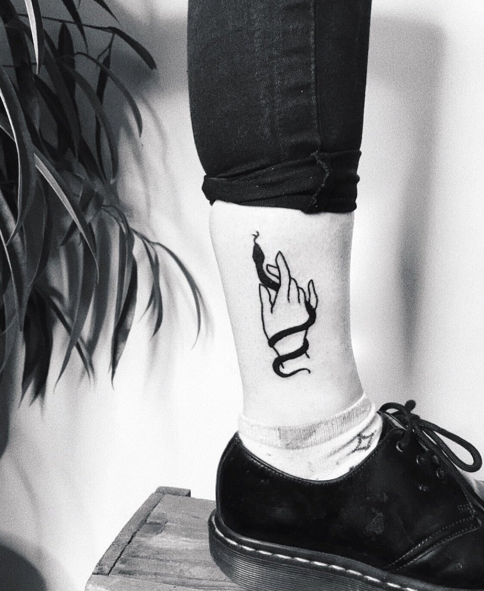 𝑔ℎ𝑜𝑠𝑡 𝑔𝑖𝑟𝑙 You Poisonous Snake Who Taught You To Lie Like That Ya Boi Finally Got Their Boston Manor Tattoo N I M So Happy