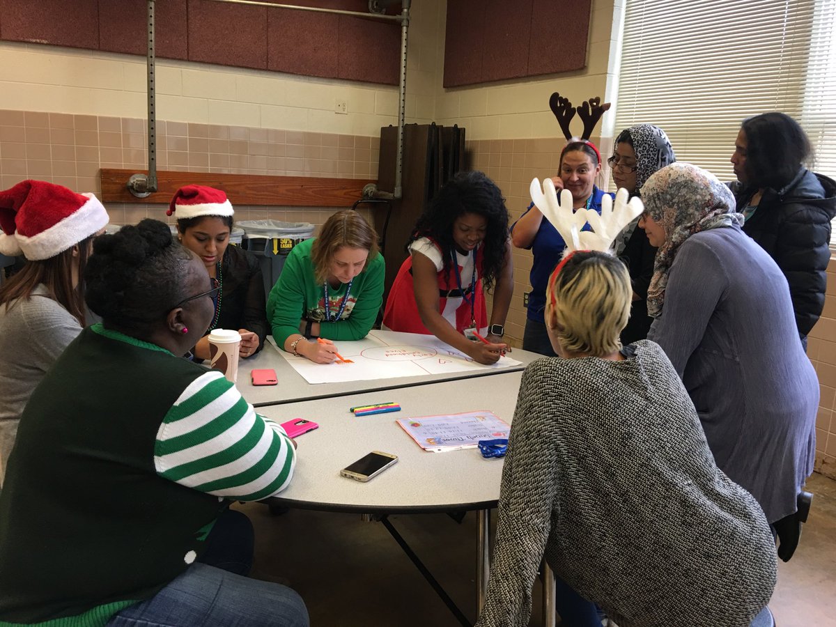 #MVWWinterFest        Making our team flag. #EarlyChildhoodElves