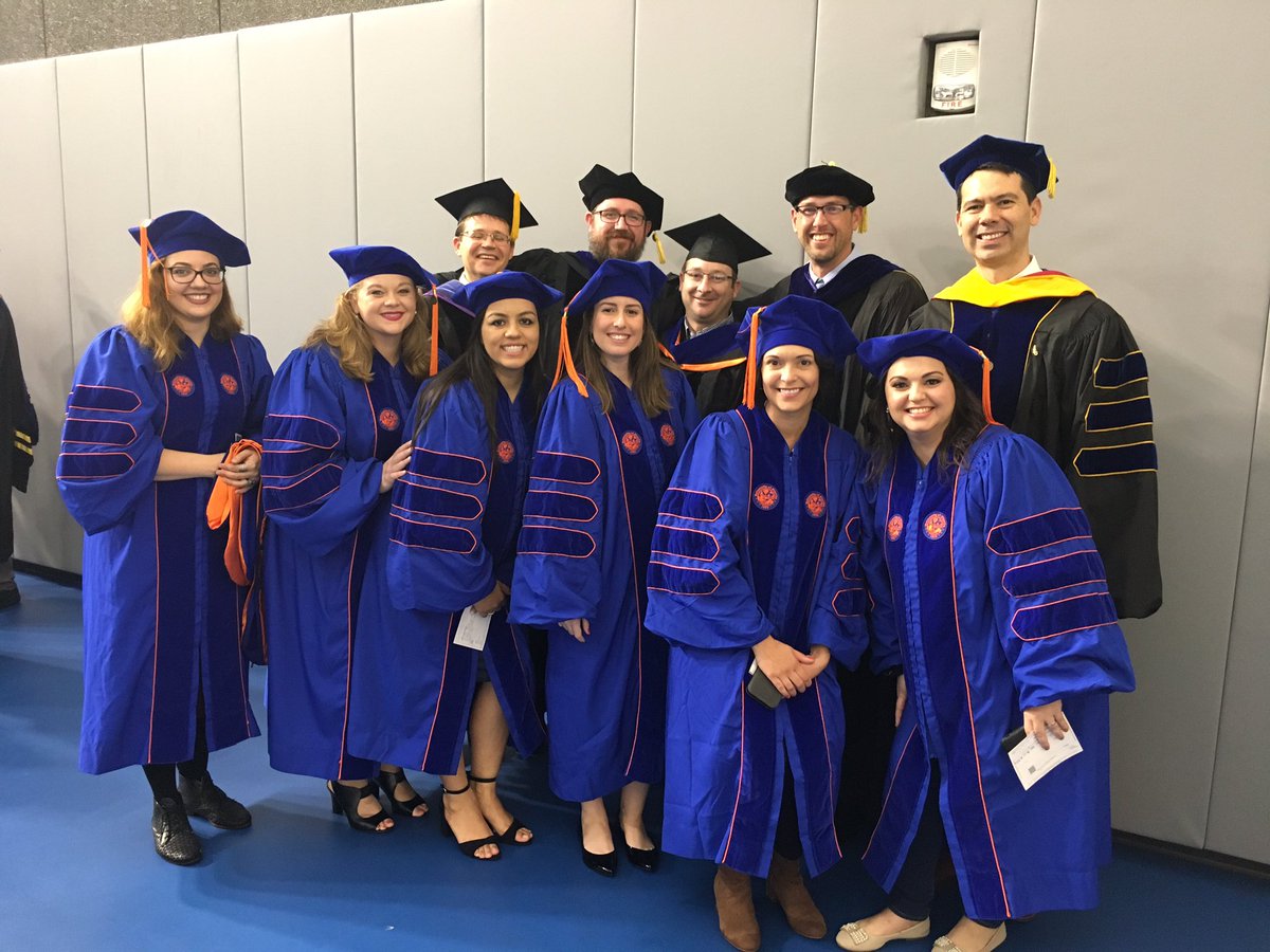 FaciolaLab's tweet photo. 2018 #UFansci at the @UF commencement! #GoGators #GatorGrad @UF_IFAS @UFCALS 🔝🎓🐊 https://t.co/mvQKek8aef