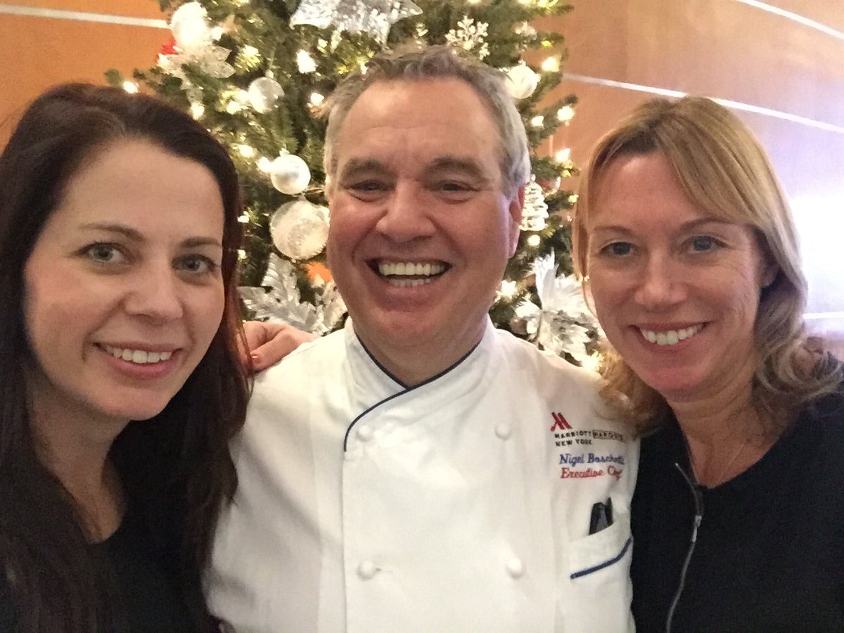 EmmaLGrant16's tweet photo. Look who we found in #NYC 😁 our favourite chef now across the pond!🗽🎄@LondonProduceSh @Grosvenor_House @ljbloomfield1 @boschty https://t.co/AF3ggEZMT2