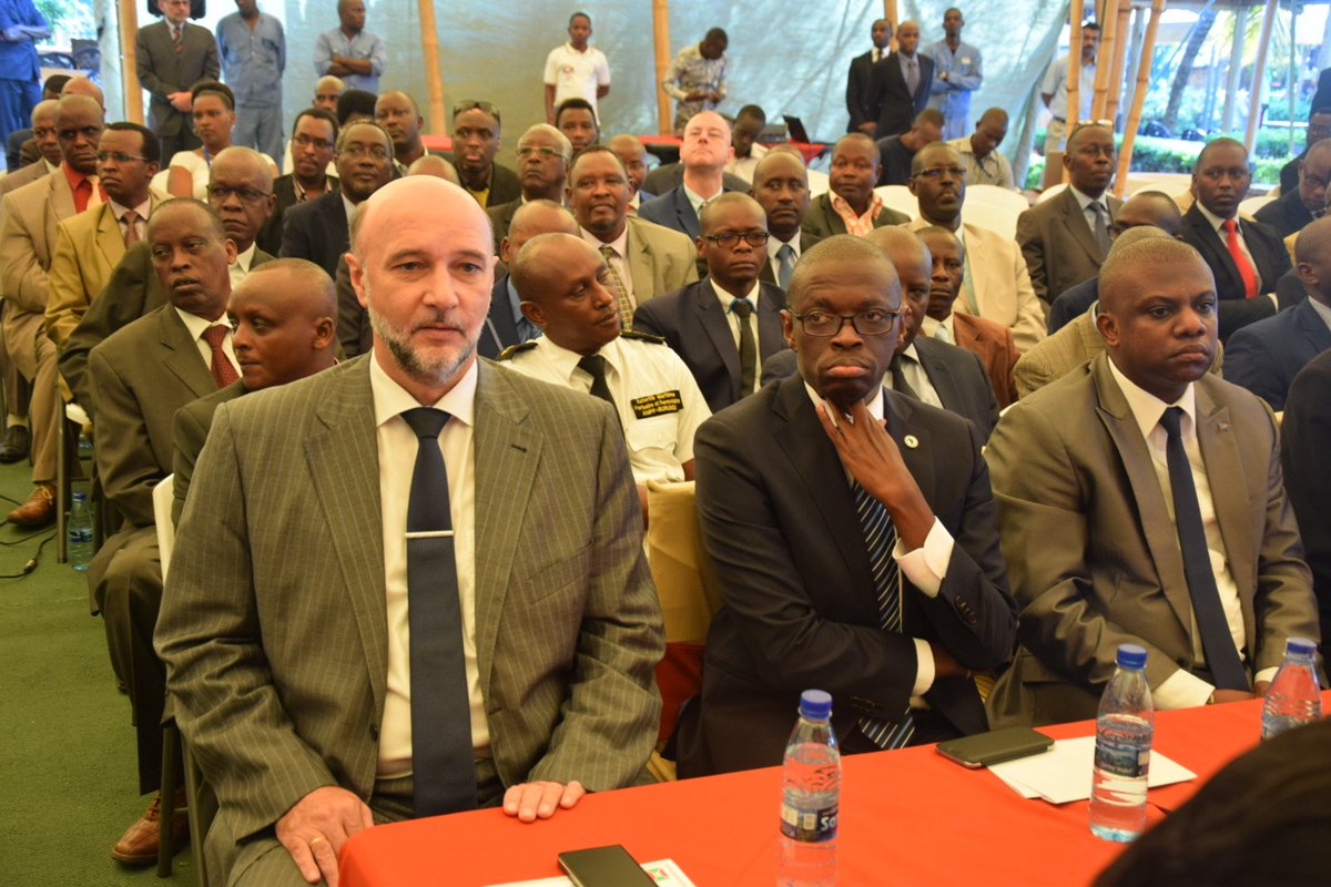 RTNBurundi's tweet photo. #Burundi L'#Afrique est une réserve forte de main d’œuvre aussi bien jeune que numériquement considérable, cette situation confère à l’Afrique un avantage comparatif qui rend d’elle un continent de l’Avenir dixit @pnkurunziza Président du #Burundi, Discours #AFRICATIP https://t.co/1M2lqbu9pG