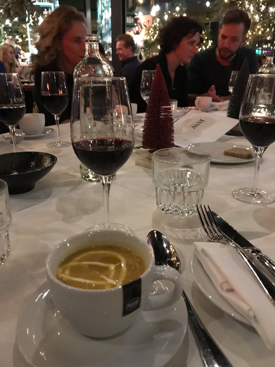 Kerstdiner <a href="/DiaboloICT/">Diabolo ICT wordt Eshgro</a> bij Jans’ <a href="/Peeze_Koffie/">Koffiebranderij Peeze</a> al bij het voorgerecht het moet niet gekker worden @timmoterpstra