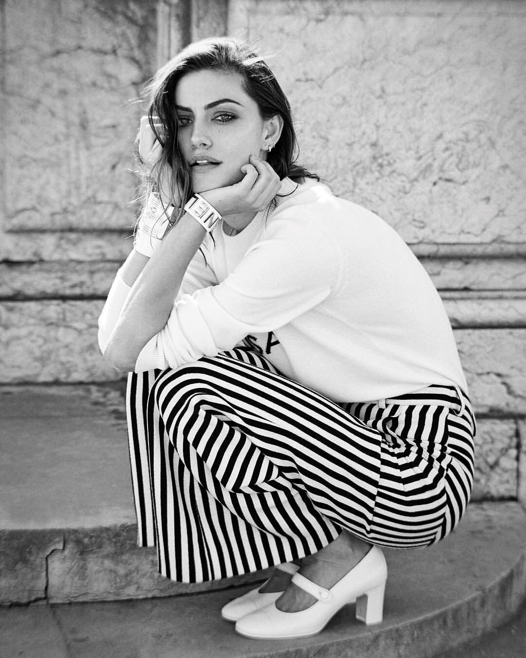 CHANEL surfboard : r/PhoebeTonkin