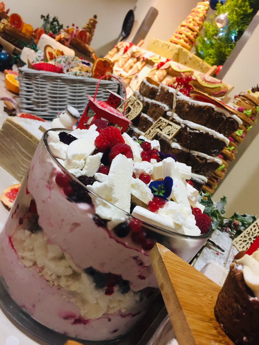 MarkGreenfiel12's tweet photo. Fantastic results when the chefs bring their ideas together #bedes #dessertstation #jenga @HolroydHowe @DavidjohnMullis @AndrewS04369390 @shane_blay @ABundy @BedesHead @bedesnews @rharte31 @sandraoakes11 @Nickhowe64 https://t.co/ZHZVh9Xrvq