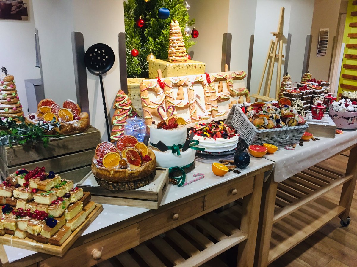 MarkGreenfiel12's tweet photo. Fantastic results when the chefs bring their ideas together #bedes #dessertstation #jenga @HolroydHowe @DavidjohnMullis @AndrewS04369390 @shane_blay @ABundy @BedesHead @bedesnews @rharte31 @sandraoakes11 @Nickhowe64 https://t.co/ZHZVh9Xrvq
