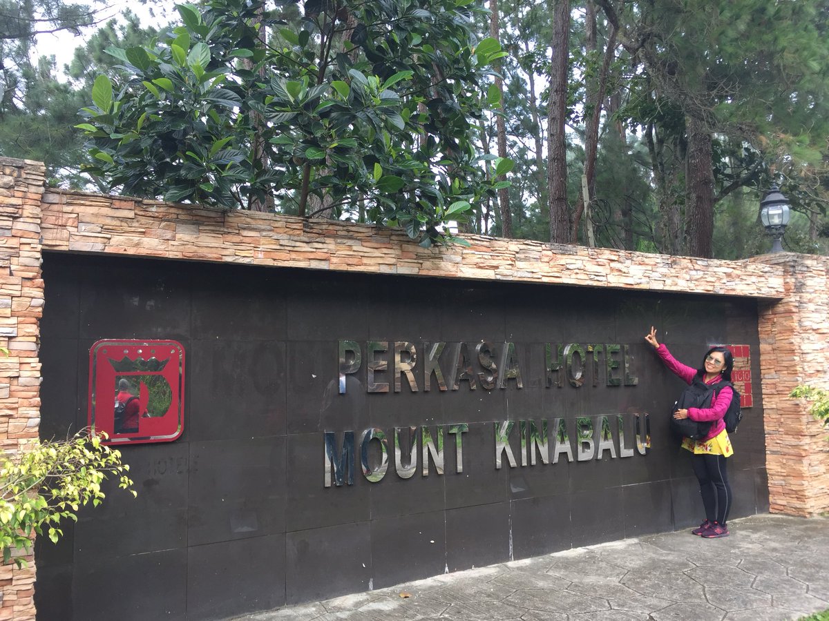 SiennyLovesDraw's tweet photo. CheckedIn🔐#PerkasaHotelMtKinabalu 🏢#Kundasang😍⛰🏞#MITA @SabahOnBorneo @TourismMalaysia @MalaysiaBlogsRT #mitab2b #TPN #TourismProductive #TourismProductivityNexus #MalaysiaProductive #Sabah #travel #travels #travelling #blog #blogger #bloggers #siennylovesdrawing #MPC @MPC_HQ https://t.co/YhKquIfBLD