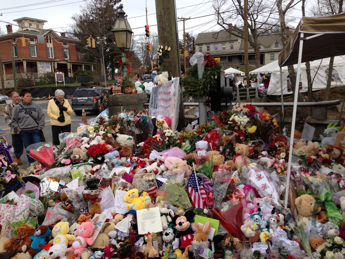 I took these pictures 6 years ago - covering the Sandy Hook massacre. The horror of that story haunts me to this day. TO BE CLEAR - whoever called a bomb threat in to that school today is a sick, pathetic human being and should be thrown in jail. #SandyHookStrong