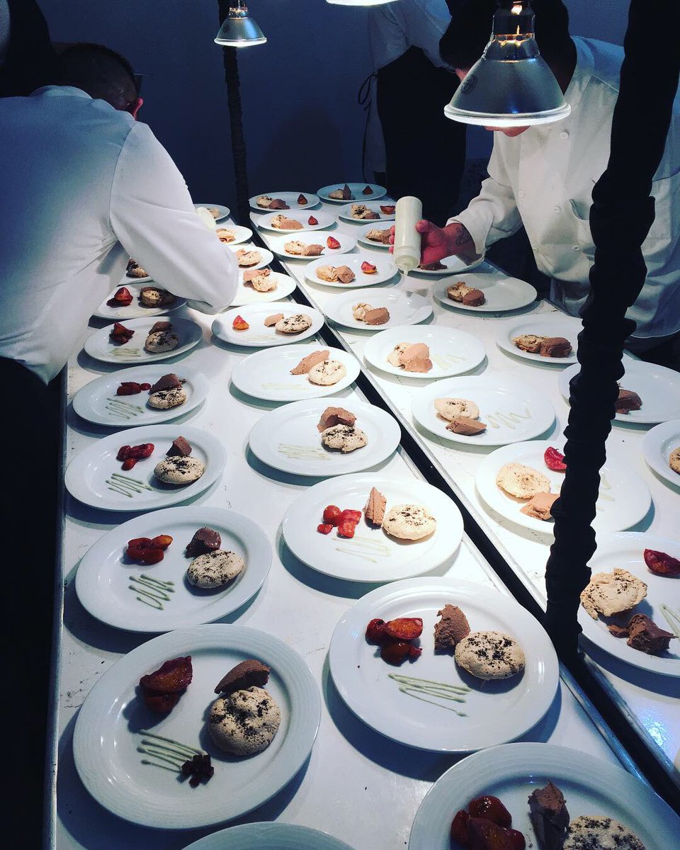donajuliamx's tweet photo. #emplatando #catering #event #chefbossuet #cenamaridaje #totalplay #cdmx #casaserrano @ Lomas de Chapultepec @chefbossuet https://t.co/PRT5NT6vFn