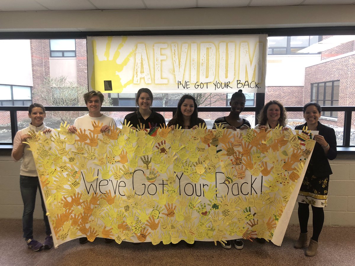 dasd_dhsw's tweet photo. Downingtown West’s Aevidum club delivered a banner of supportive messages to Warwick High School today. Warwick has been through a tough fall, and the Aevidum Club wanted them to know the “we have their back.” https://t.co/2PiNF6nyJD