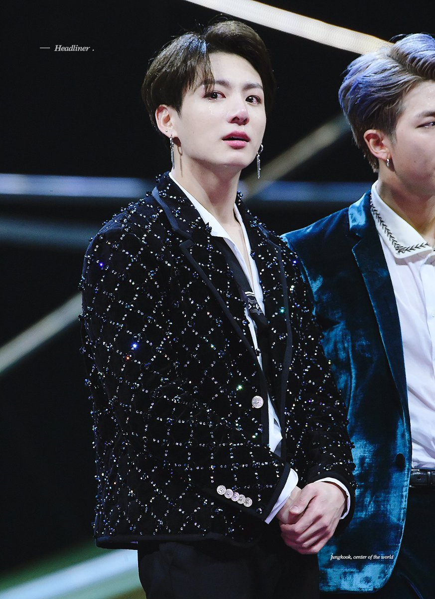 Jungkook menangis