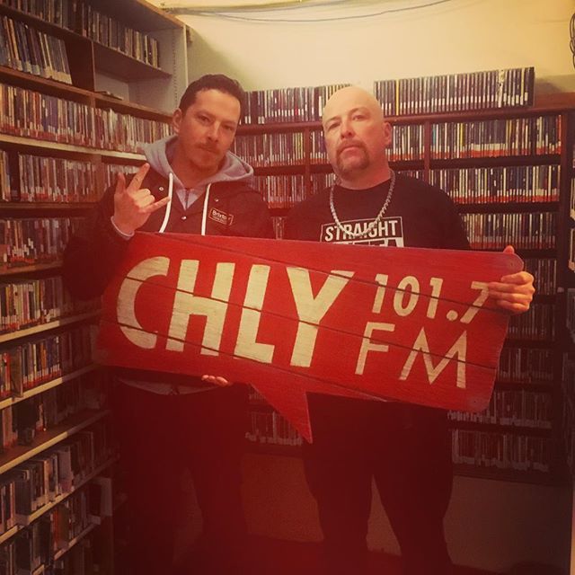 chly1017fm's tweet image. We had that troublemaker @5to10bro in the studio for an interview last night on Tuning Fork. He had a hint of jiffy marker about him. 
#letsproceed #jiffy #nanaimofamous ift.tt/2EyXQ7g