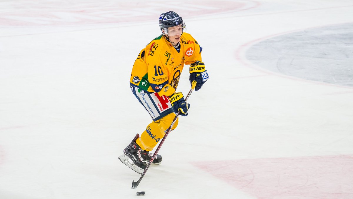 18-vuotias liigadebytantti Vili Laitinen pelasi miehekkäästi yli 19 minuuttia hyvällä tasolla 👌

#Lukko #liiga #JokaPäivä