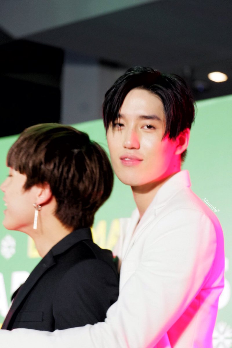 อะไรคือการที่กอดเขา แต่สบตาอิฉัน นี่คุณท่านจะทำร้ายหัวใจกันฤาเจ้าคะ 😂😂 #Thanapob_lee <a href="/Tor_Story/">ต่อสตอรี่</a>