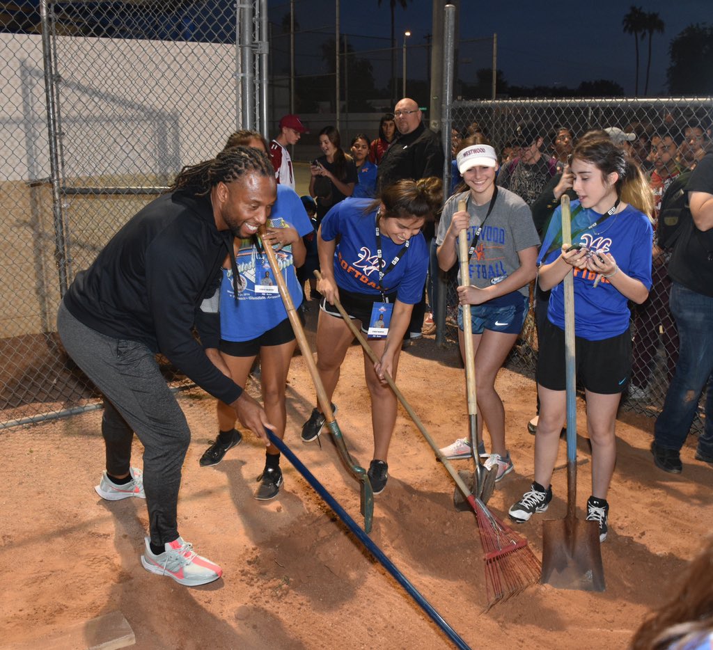 Larry Fitzgerald (@LarryFitzgerald) on Twitter photo 2018-12-14 19:26:25 Had a great time helping the student athletes of @WestwoodMesa rehab their sports complex. Thank you @BashasMarkets and @ProcterGamble for making this all happen! Had a great time helping the student athletes of @WestwoodMesa rehab their sports complex. Thank you @BashasMarkets and @ProcterGamble for making this all happen!