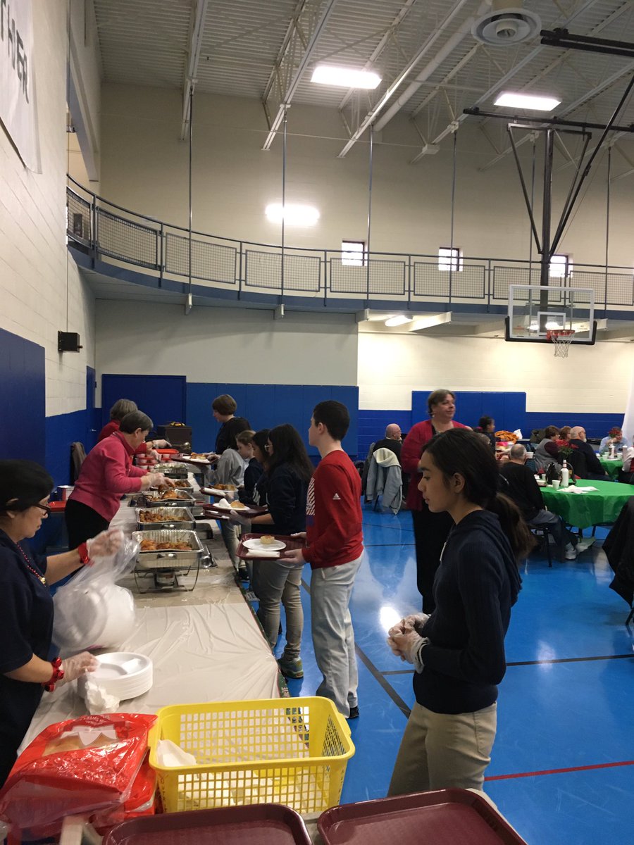 music_fms's tweet photo. Choir students serving lunches at the senior citizen holiday lunch after they gave an outstanding performance. #d100insipres  #MusicEducation https://t.co/zaujR4dg3q