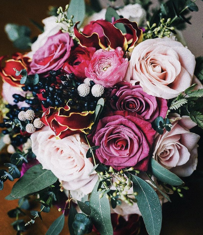 STEMSDESIGN's tweet image. Absolutely gorgeous winter bridal &amp;amp; bridesmaids bouquets! Such vibrant colours! Beautiful photos by @holroydphoto 🌺🌸🍃 #weddings #love #huddersfield #engaged #bride #bridesbouquet #weddingstylist #florist #eventstyling #roses #engagement #beautiful #handmade #handmadebridal