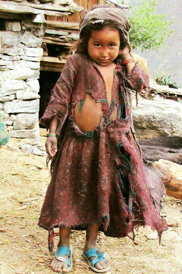 أيها الباحثون عن رضا الله في زخرفة المعابد .. !
ابحثوا عن رضا الله في بطون الجوعى وعديمي المساكن ..!