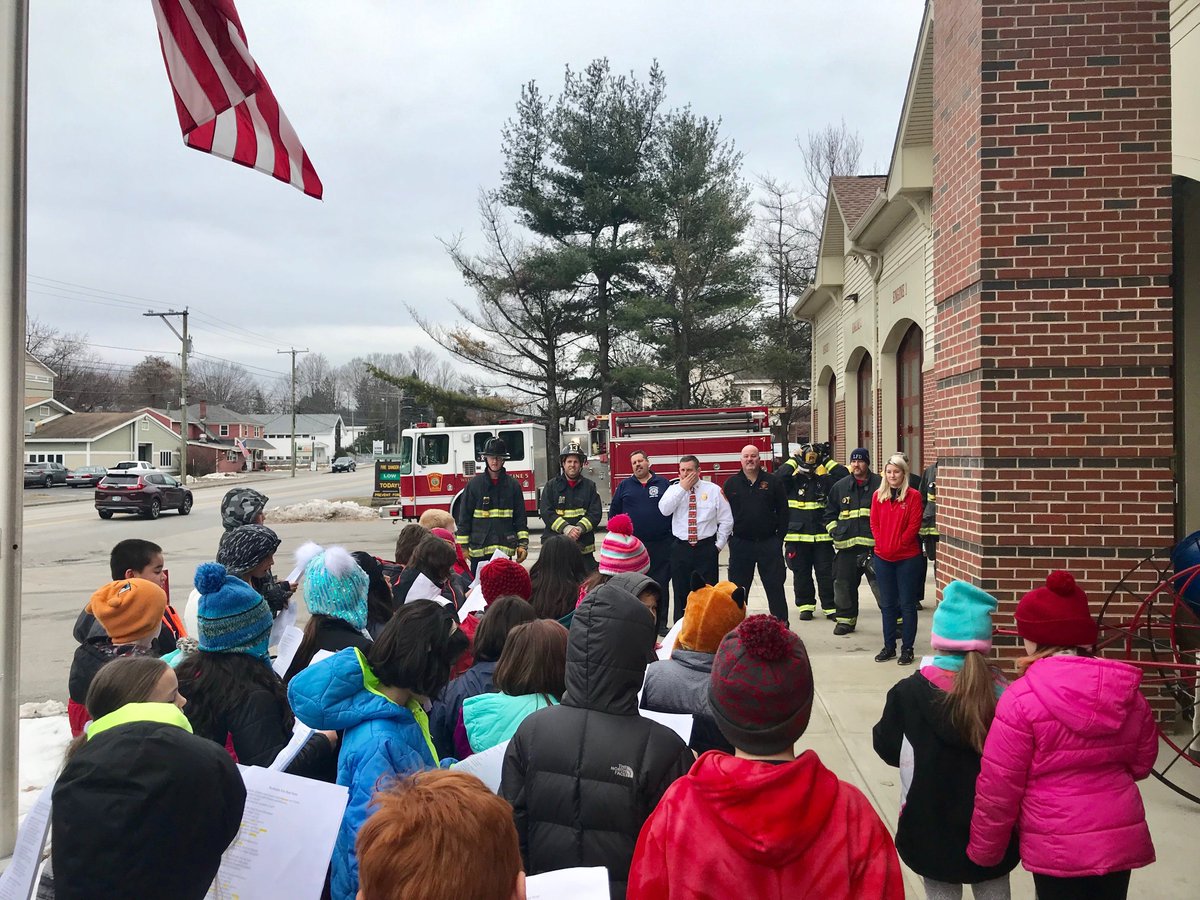 Won't You Be My Neighbor? PSS Students in all grades went out into the community to sing for our neighbors!! @LakesRegionCoC #wontyoubemyneighbor