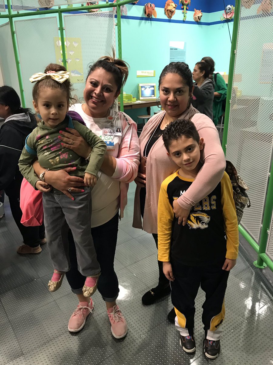 MsMirToledo's tweet photo. Our HIPPY families had a fun night of learning and exploring during our field trip to the @cmhouston last night. Thank you @KidsMealsInc for providing healthy snacks for all of our families. 😁@HerGabby @HippyHouston @TeamHISD #HIPPYHouston https://t.co/CmGl4JYXDd