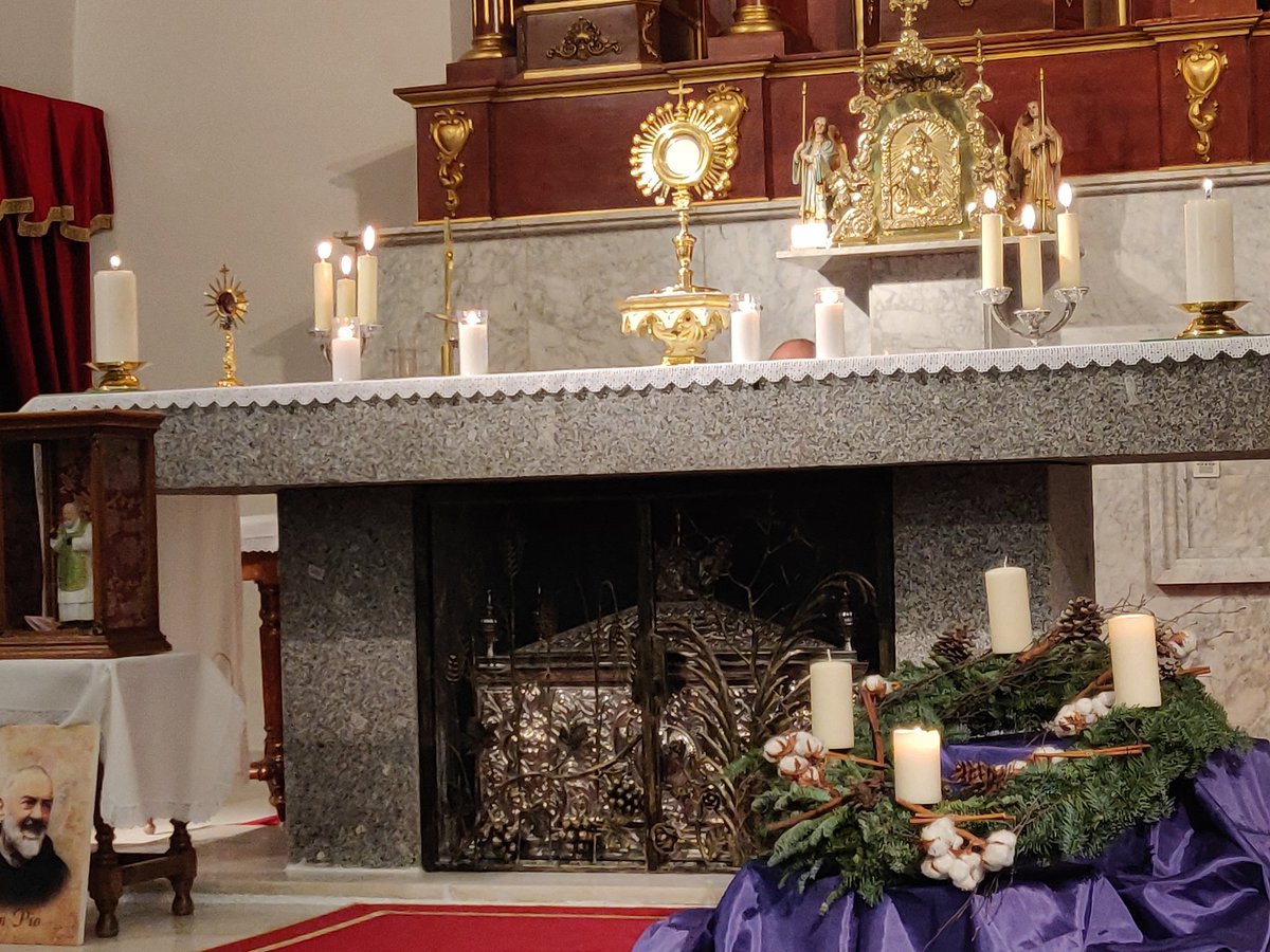 Hoy hemos tenido nuestro encuentro mensual del grupo de oración. Tuvimos presente este adviento y la Navidad... Con vivencias y anécdotas del Padre Pío que en este tiempo el tanto amaba 🙏