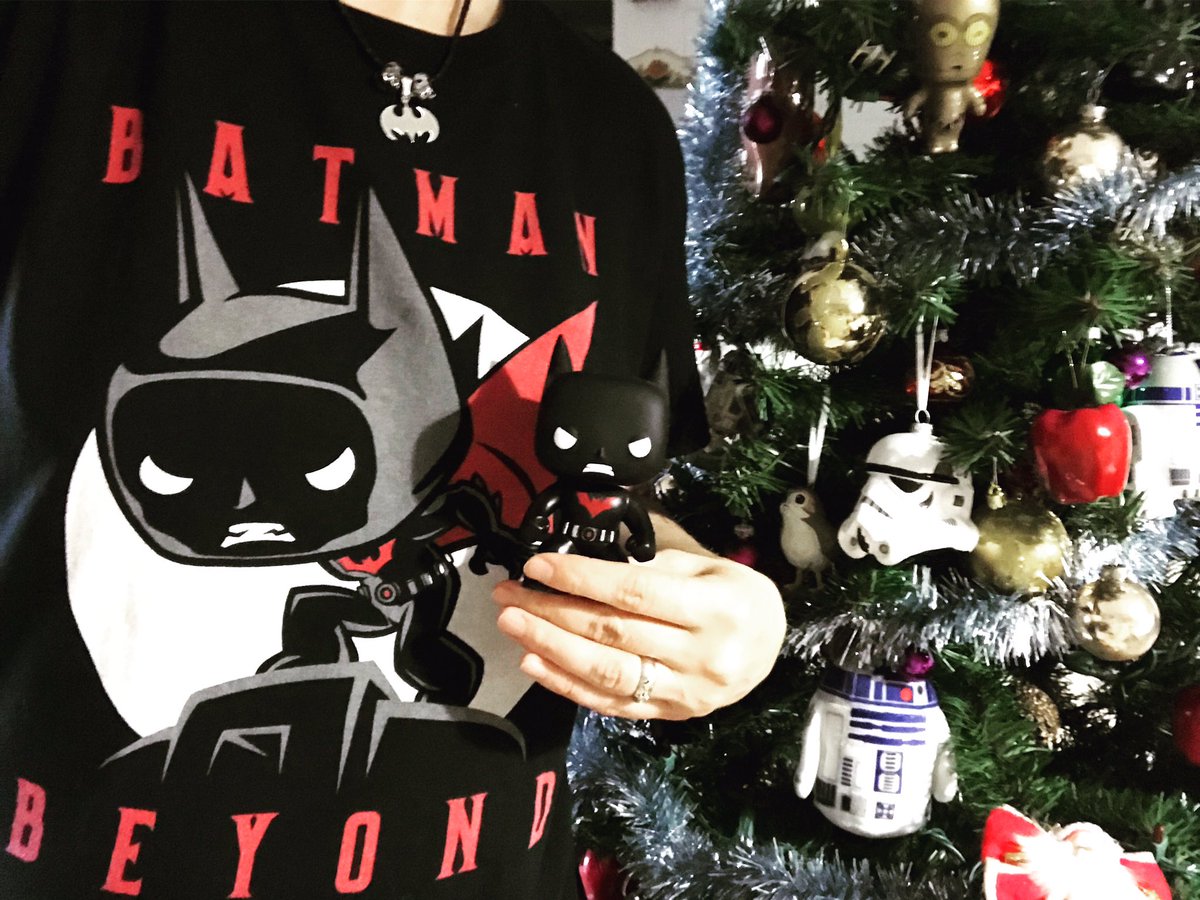 MonicaoTo's tweet photo. @funko #funkofashionfriday & #funkophotoaday #Batman and #starwars always! #batmanbeyound #funkopop and tee and Star Wars #christmastree! Done! ๐๐๐ฅณ๐ฅณ #funkofunatic #funko #starwarsgirl #starwarsforever #starwarsgeek #batmangirl #batmanforever #batmanforlife #dccomics https://t.co/1uB44uPeCf