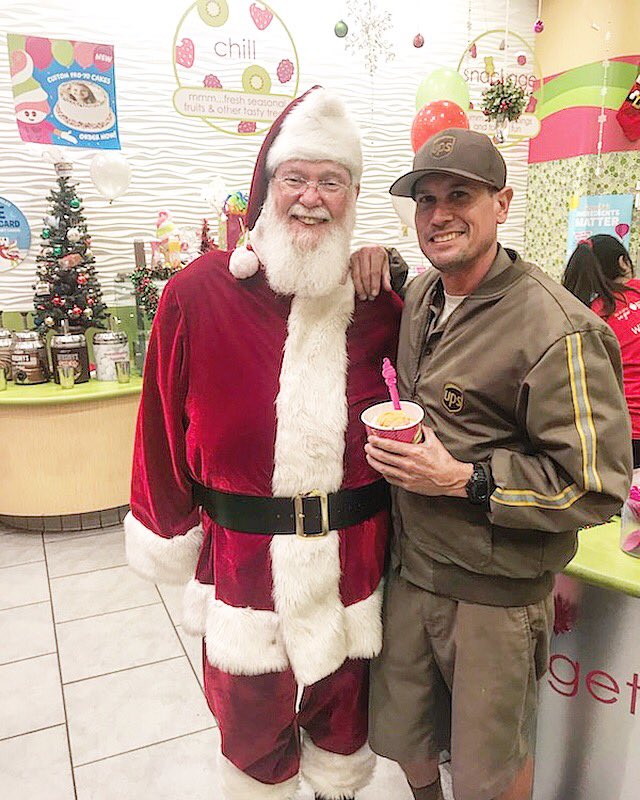 After a long day of being Santa...you meet the big guy himself! 🎅🏼📦🎅🏼#PeakSmiles #StayCalmHaveFun 
<a href="/jrindafernshaw/">Fern Shaw</a> <a href="/CoronaCenterUPS/">Corona Center</a> @SouthCalUPSers <a href="/UPSers/">UPSers</a> <a href="/UPS/">UPS</a> <a href="/erockspark/">Erik Spark</a> <a href="/MorabitoKeith/">Keith Morabito</a> <a href="/hrbobbyups/">Bobby Esquivel</a>