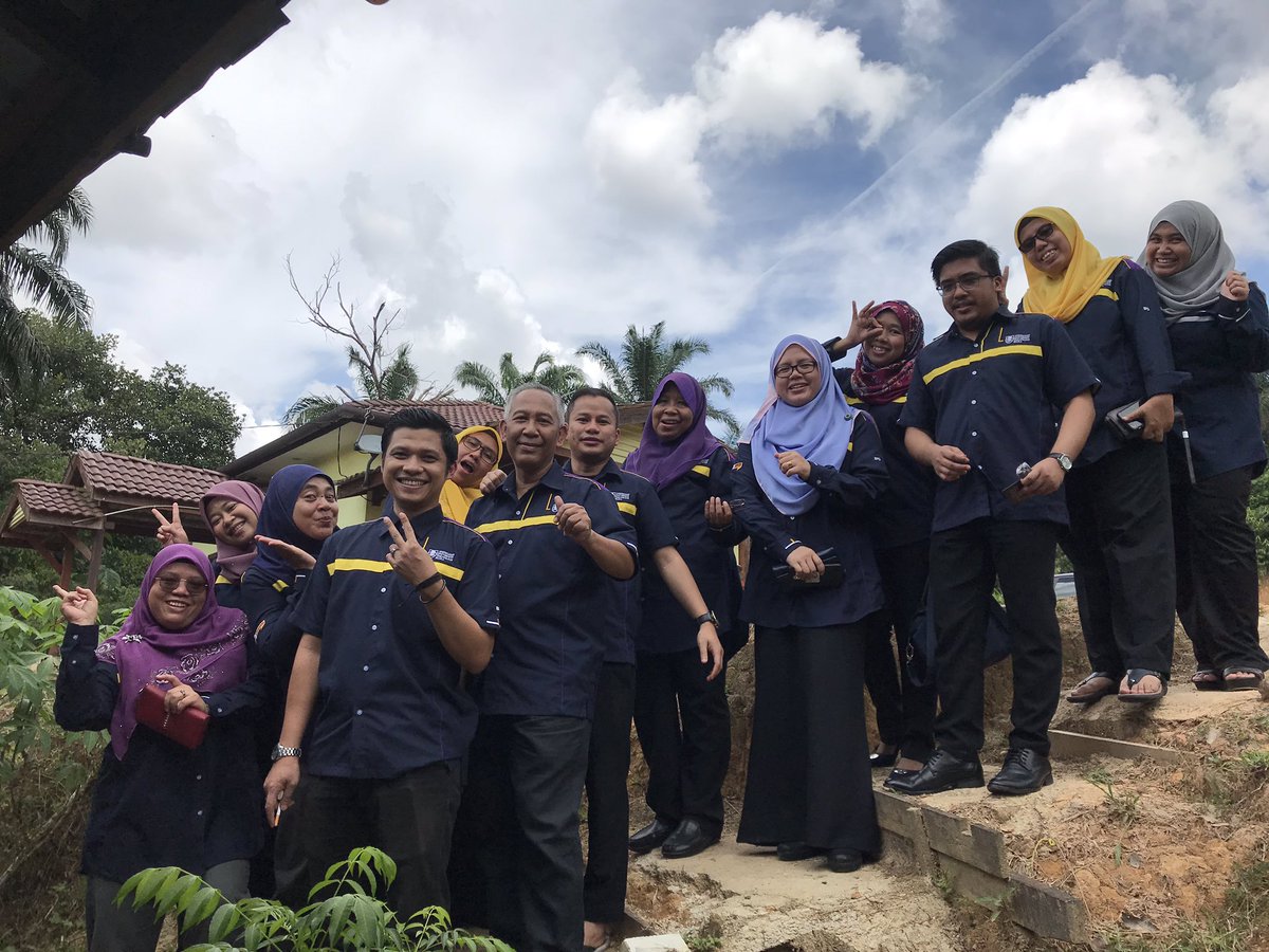 restoranpayung's tweet photo. Alhamdulillah. Happy bila tengok customer happy. Terima kasih warga UITM!😊
#restoranpayung
#buffetmakantengahari
#makantengaharimurah
#makansampaipuas
#makansampailebam
#makansampaimuntah
#makansampaikenyang
#jgnckpsistakpayung https://t.co/WtApRZpwCu