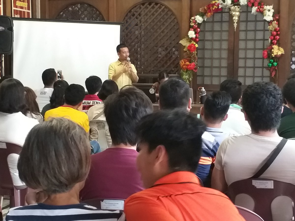 GPSEAPix's tweet photo. Khevin Yu, Climate and Energy Campaigner talks about the "True cost of coal" in a forum organized by  Linghod, Diocese of Bacolod and Negrosanon Kontra Coal.
Negros Occ is opposing the proposed coal fired power plant in San Carlos City, a home for Solar energy of the Phils. https://t.co/AHPJP11m7e
