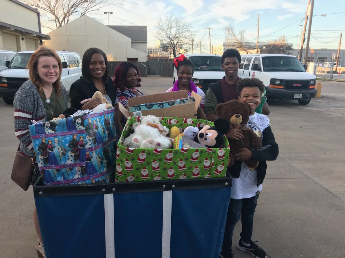 PaschaThornton's tweet photo. Our Dover STUCO Toy Drive was a success!! We were able to donate over 300 toys to the Salvation Army's Christmas program!! So awesome to meet some of the families who will enjoy Christmas Day, because our students and staff gave so generously!! #RISDconnects #DoverSplash https://t.co/IRnan3SJpp