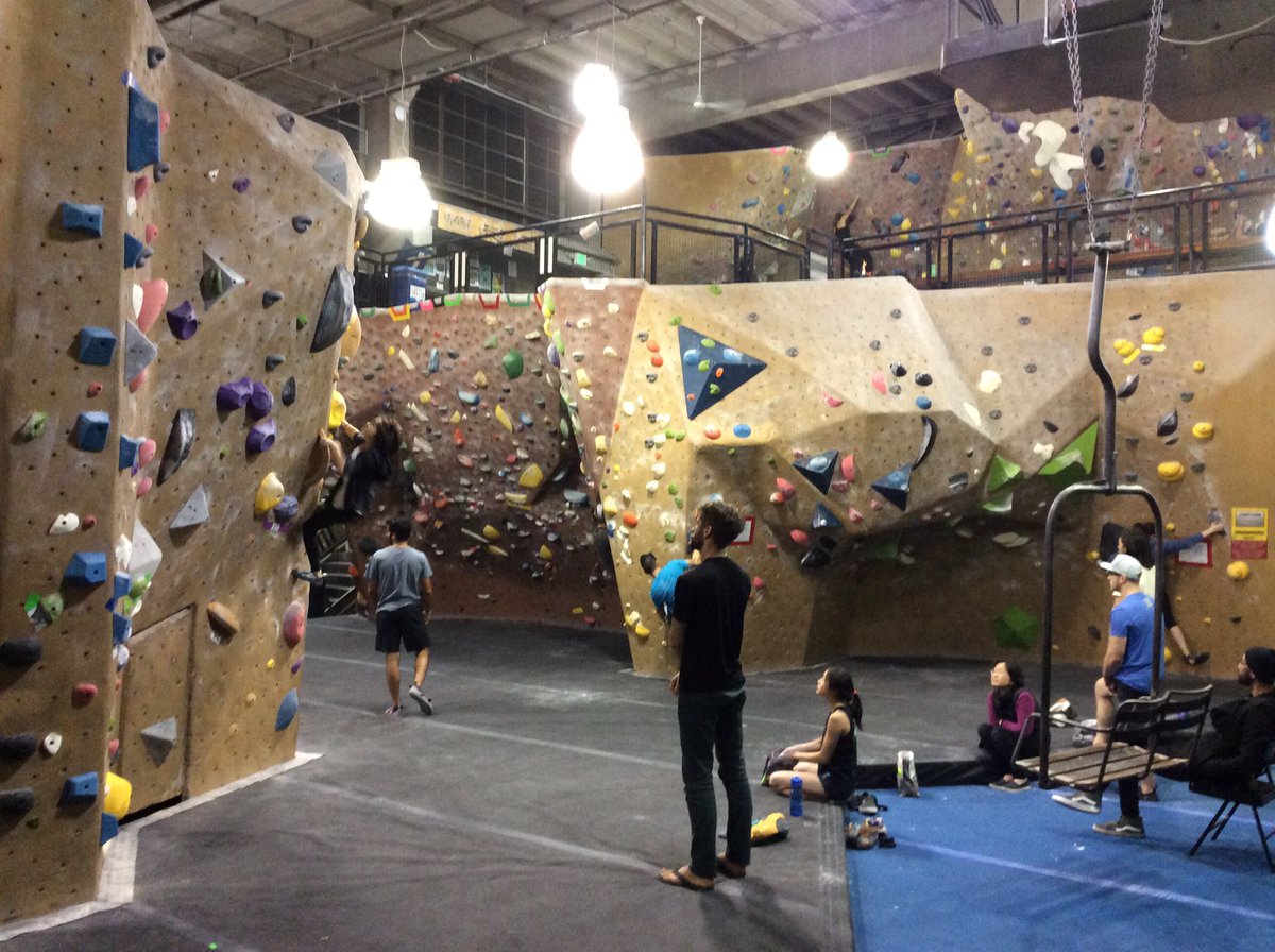 pgsetting's tweet photo. 18 new problems on the yoga roof and freestanding boulder. V0-V9. https://t.co/DhswCttIMF