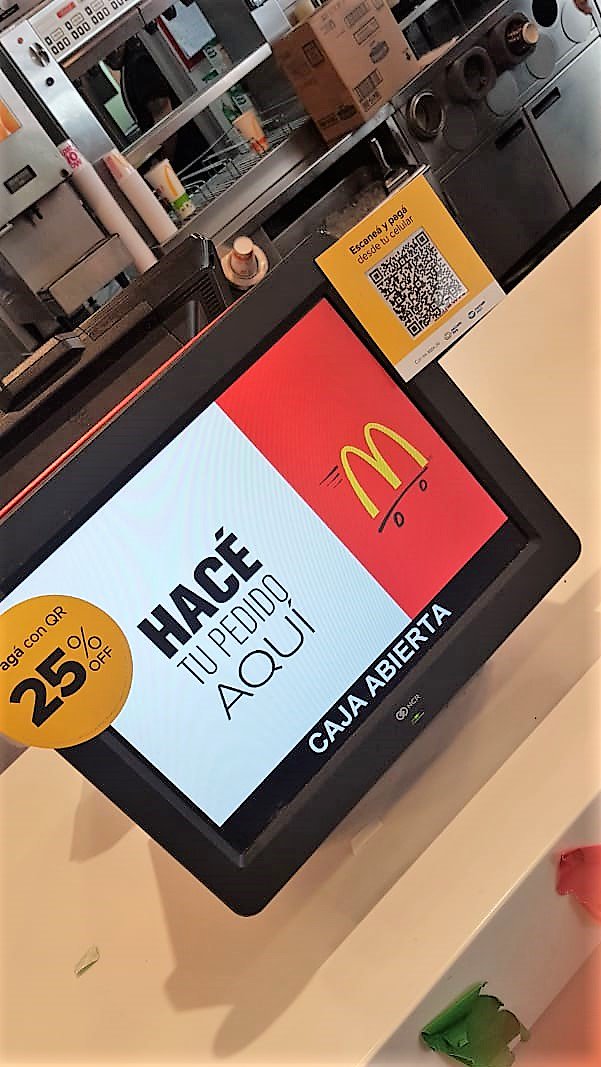 marcos_galperin's tweet photo. Desde hoy se puede pagar con código QR en todos los McDonald’s de Argentina desde las apps de @Mercadolibre y @MercadoPago. Bienvenido  @McDonalds_ar a Meli! https://t.co/V6PCLOyt1m