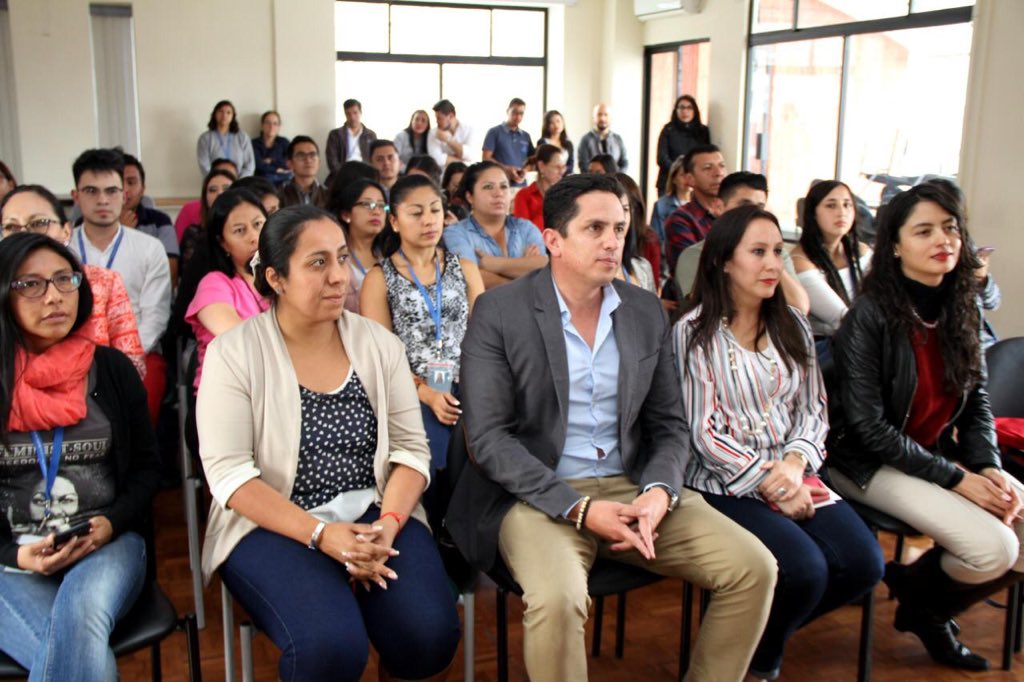 Hoy a nombre de <a href="/PoliticaEc/">Política Ecuador</a> y de nuestra ministra <a href="/mariapaularomo/">María Paula Romo</a> deseamos una feliz navidad a nuestros compañer@s de la secretaría de la política, con un lindo acto navideño. Felices fiestas!