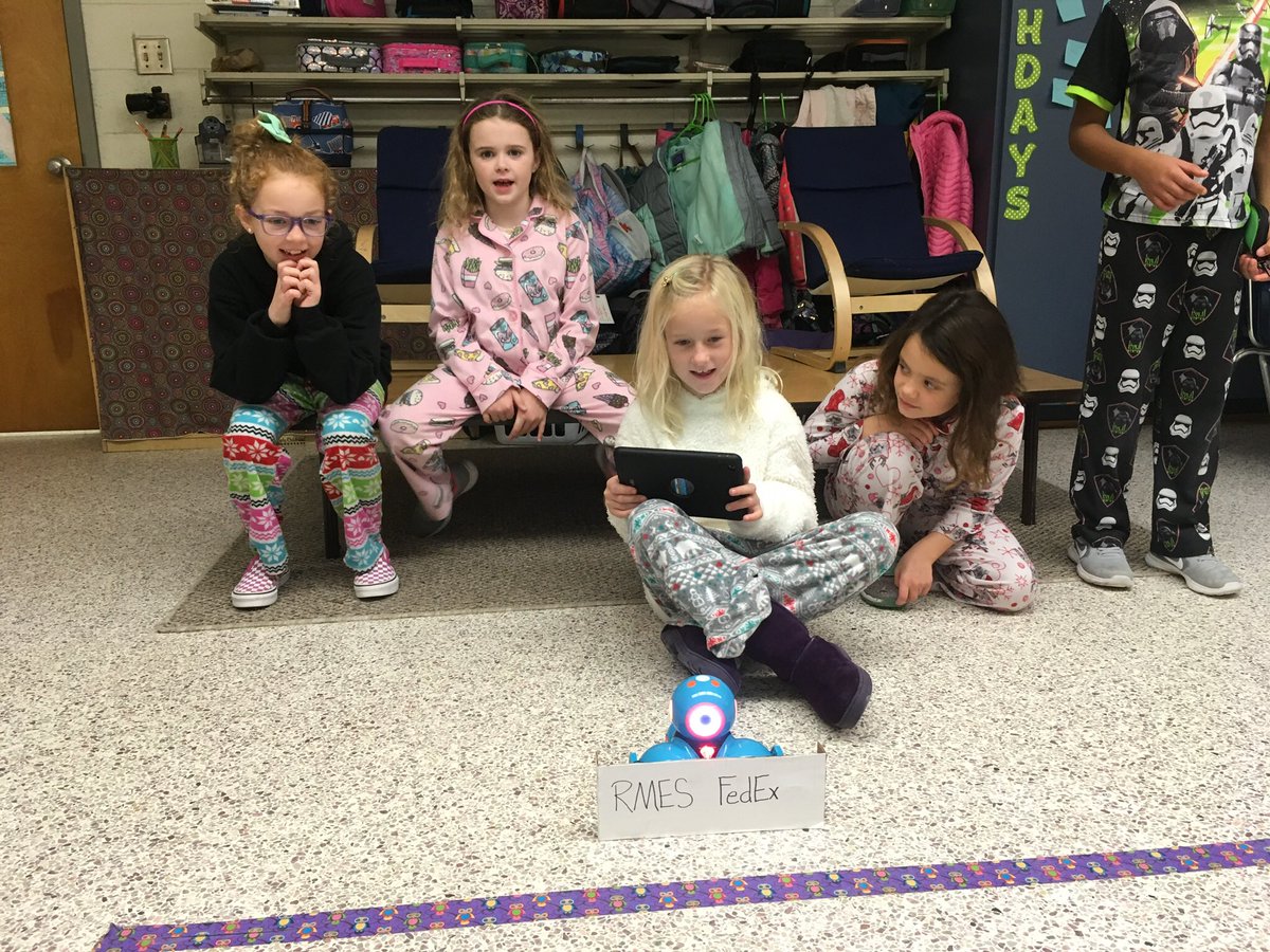 3rdMrsKennedy's tweet photo. Coding in our pjs on this Friday before break!! https://t.co/nzRQ01wQ9Z