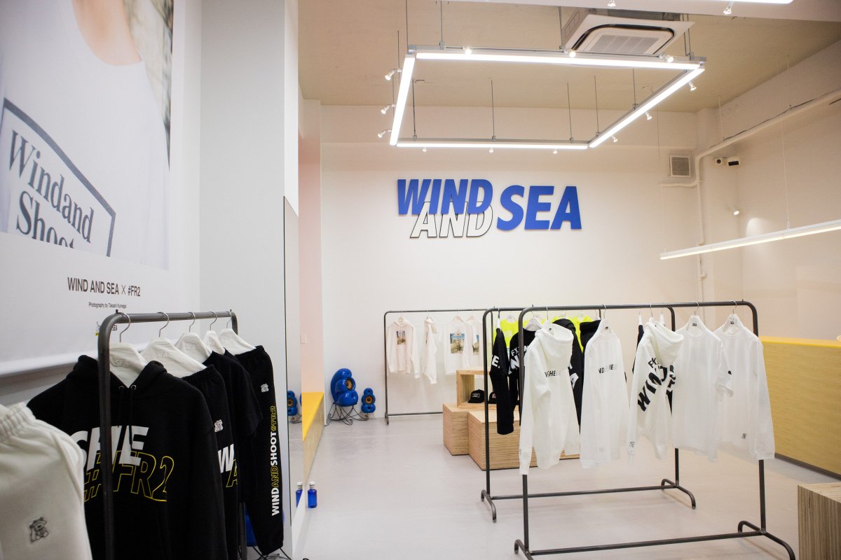 Fashionsnap Com Twitterissa 今日オープン スタイリストをはじめ様々な分野で活動する熊谷隆志のショップ ウィンダンシー が 中目黒に移転リニューアル オープン記念のアイテムや Fr2とのコラボアイテムも T Co Iac7d4fmx8