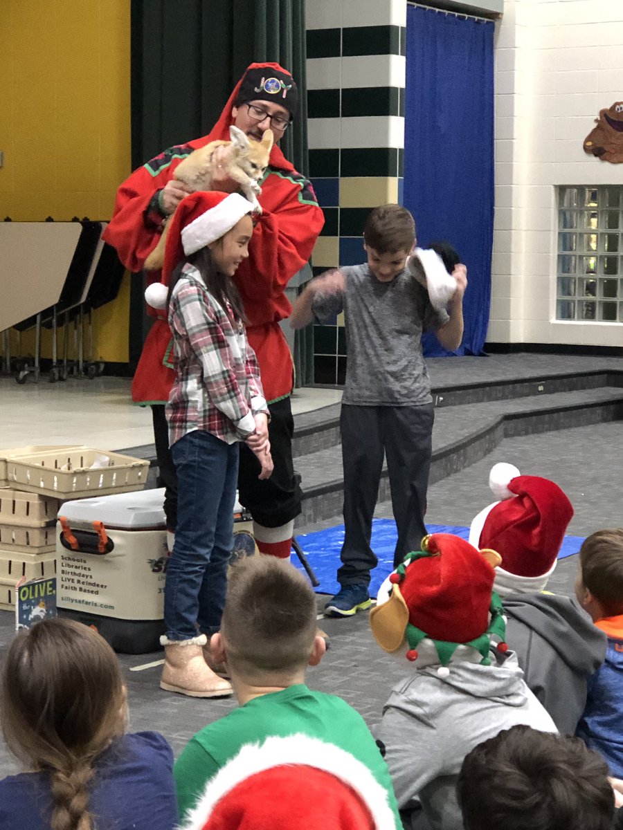 sseskelley's tweet photo. Fun with Jingle John!! #northpoleelf @sillysafaris #WWSRocks https://t.co/4CZGbPwq9t